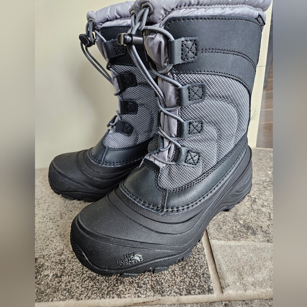 The Northface Alpenglow Girl's Winter Boots Sz 4